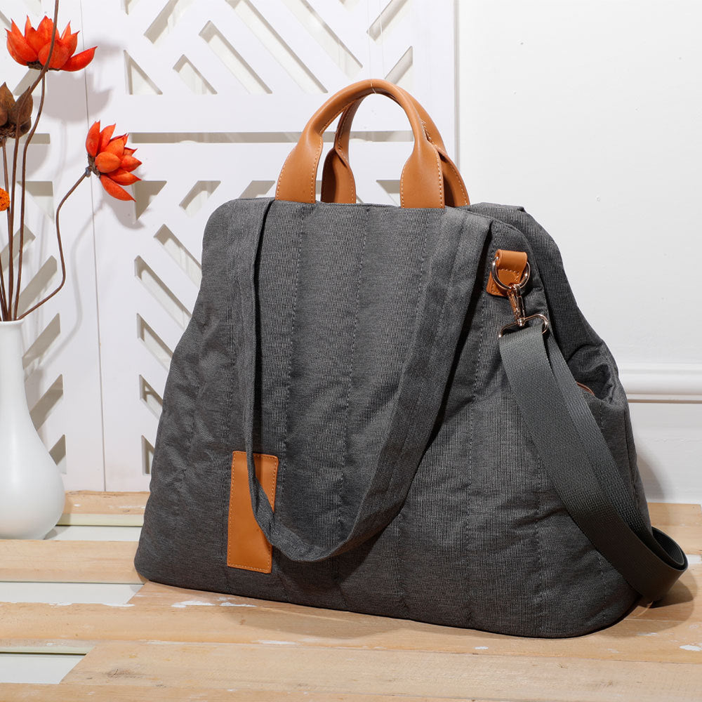 Lightweight Waterproof Pet Carrier Bag For Outdoor Travel