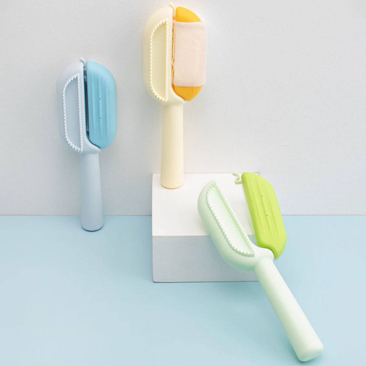 Pet Grooming Comb With Water Tank For Floating Hair Removal